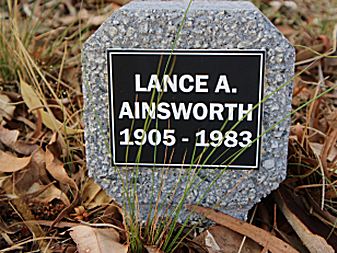 Klik voor foto in apart venster 62_graf_lancelot_a._ainsworth.jpg