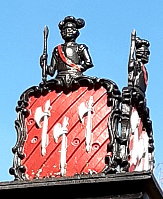 Klik voor foto in apart venster 1_familiawapen_op_grafmonument_thomas_ainsworth.jpg