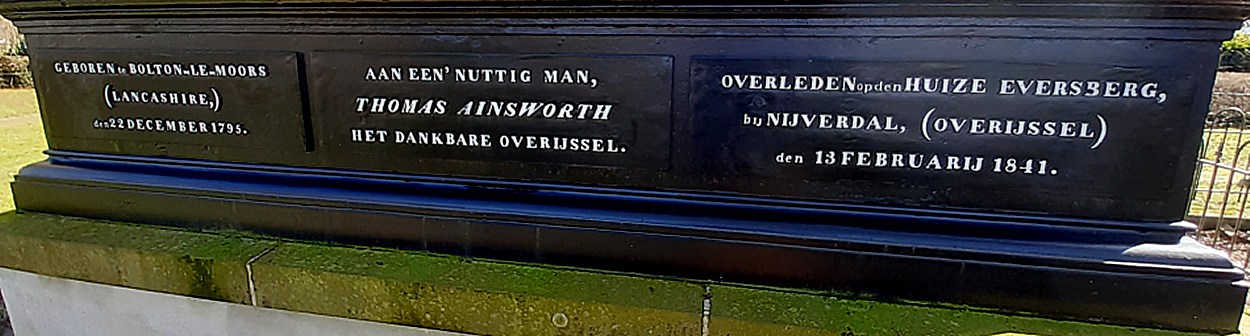 Klik voor foto in apart venster 1_nederlands_opschrift_op_grafmonument_thomas_ainsworth.jpg