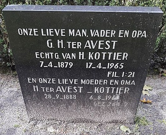 Klik voor foto in apart venster 165_graf_avest-kottier.jpg