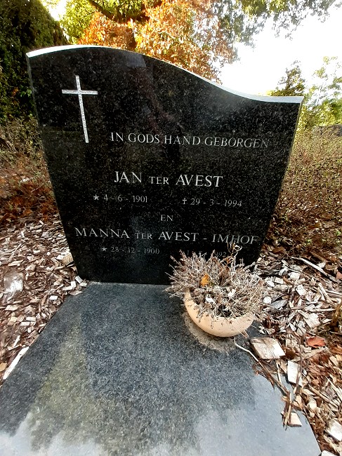 Klik voor foto in apart venster 262_graf_avest-imhof.jpg