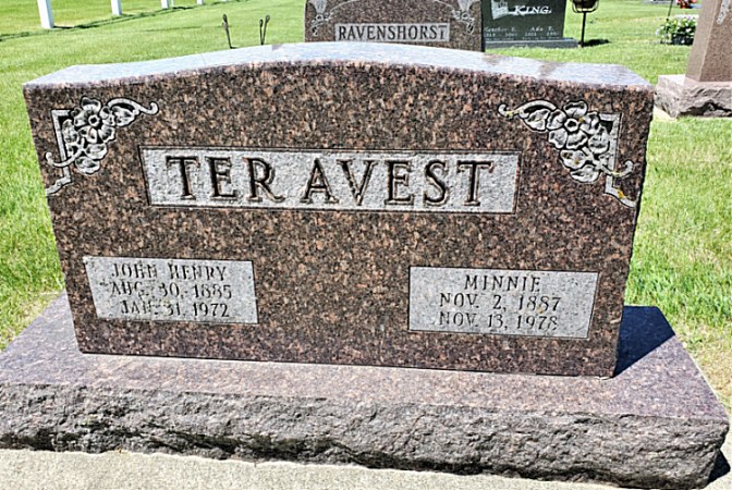 Klik voor foto in apart venster 276_graf_avest-ravenshorst.jpg