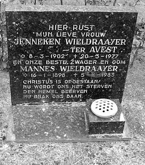 Klik voor foto in apart venster 661_graf_wieldraaijer-avest.jpg