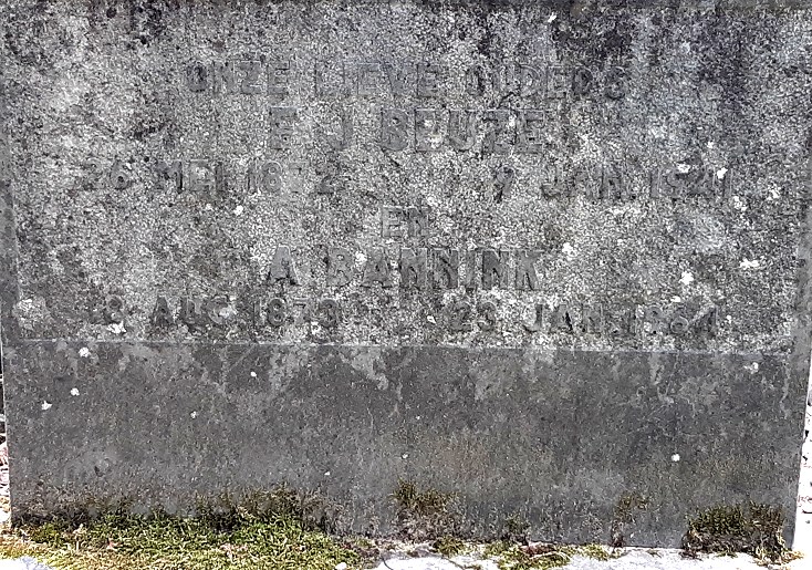Klik voor foto in apart venster 22_graf_beuze-bannink.jpg