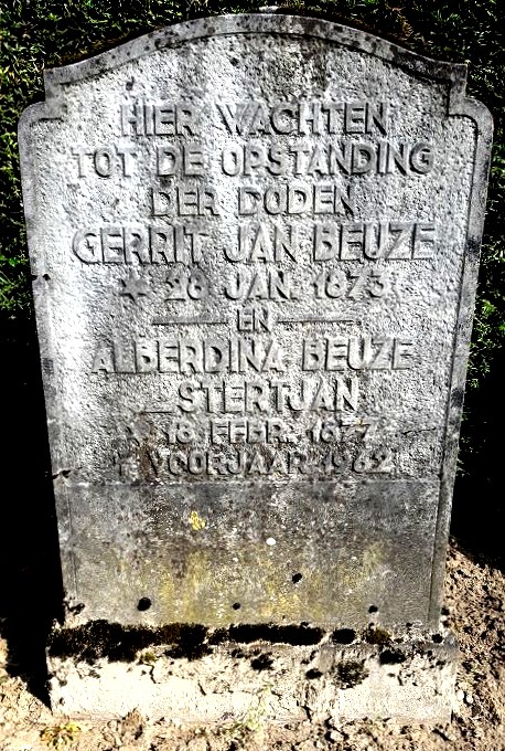 Klik voor foto in apart venster 5_graf_beuze-stertjan.jpg