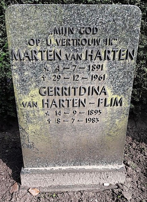 Klik voor foto in apart venster 109_graf_van_harten-flim.jpg