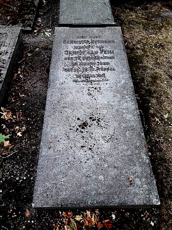 Klik voor foto in apart venster 11_graf_gerridine_hendriks.jpg