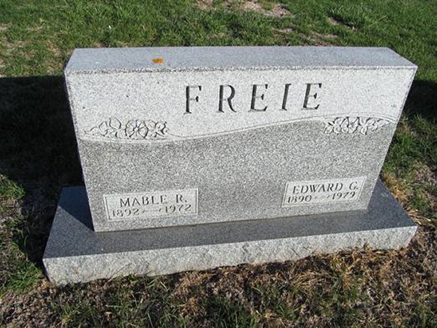 Klik voor foto in apart venster 6396_grafsteen_freie-bakeley.jpg