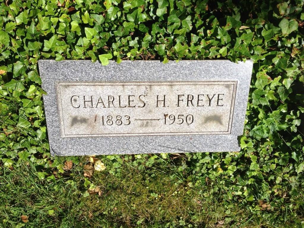 Klik voor foto in apart venster 306_charles_henry_freye_graf.jpg