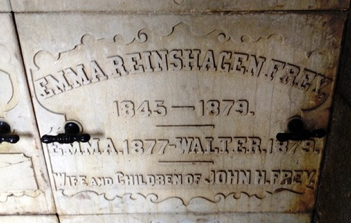 Klik voor foto in apart venster 4262_graf_emma_reinshagen_1879.jpg