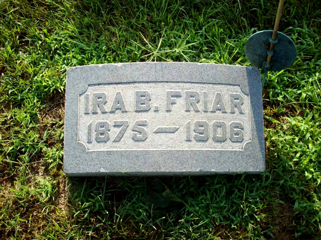 Klik voor foto in apart venster 875_graf_ira_friar.jpg