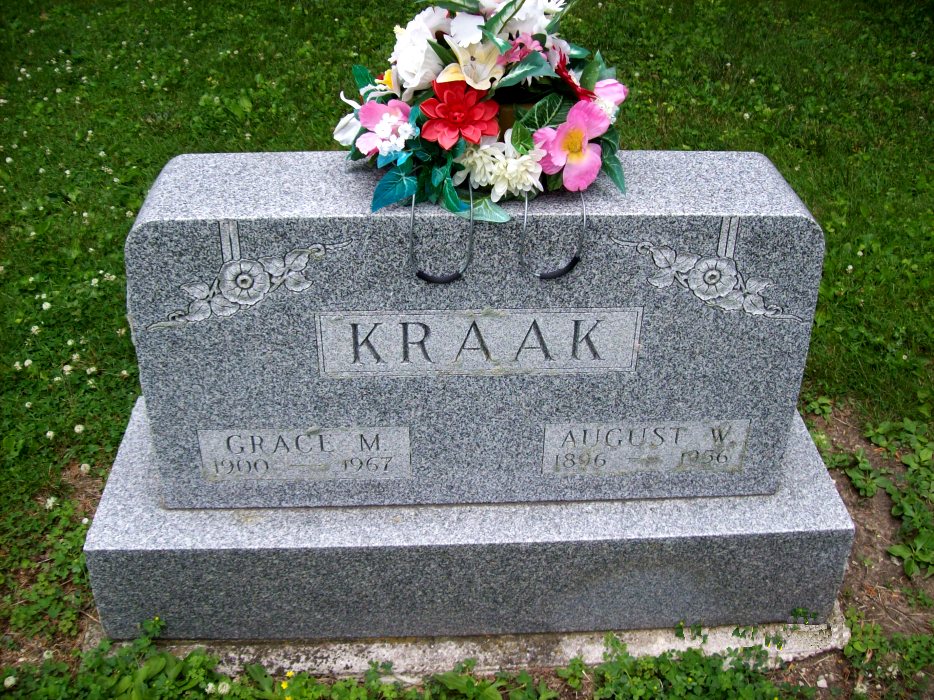 Klik voor foto in apart venster 890_graf_kraak-friar.jpg