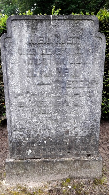 Klik voor foto in apart venster 119_graf_van_heun-toeters.jpg