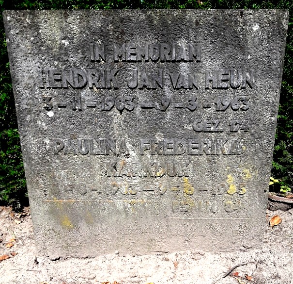 Klik voor foto in apart venster 128_graf_van_heun-karkdijk.jpg