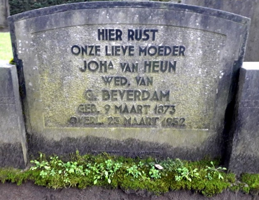 Klik voor foto in apart venster 79_graf_johanna_van_heun.jpg