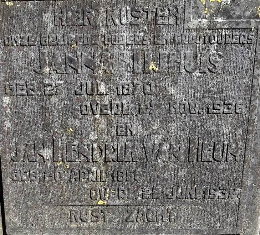 Klik voor foto in apart venster 84_graf_van_heun-tijhuis.jpg