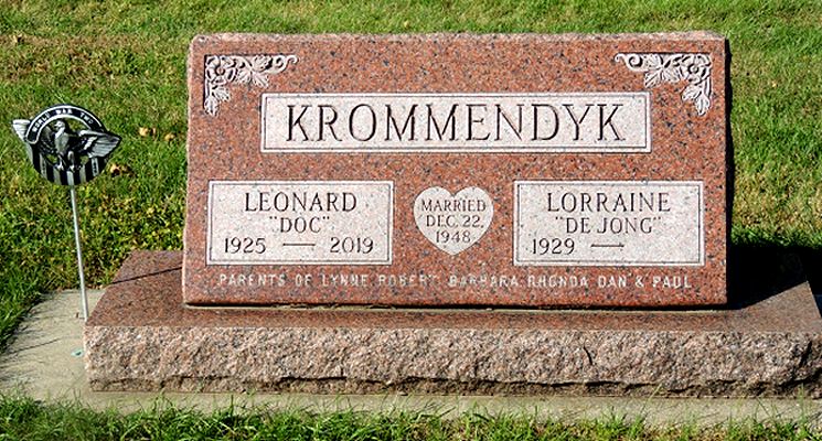 Klik voor foto in apart venster 174_graf_krommendyk-de_jong.jpg