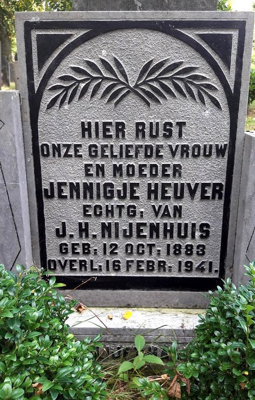 Klik voor foto in apart venster 151_graf_nijenhuis-heuver.jpg