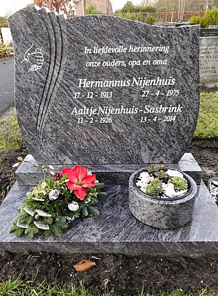 Klik voor foto in apart venster 153_graf_nijenhuis-sasbrink.jpg