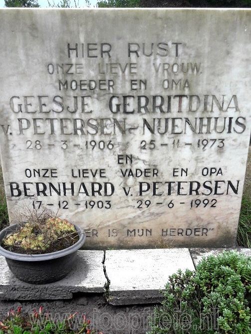 Klik voor foto in apart venster 18_graf_petersen-nijenhuis.jpg
