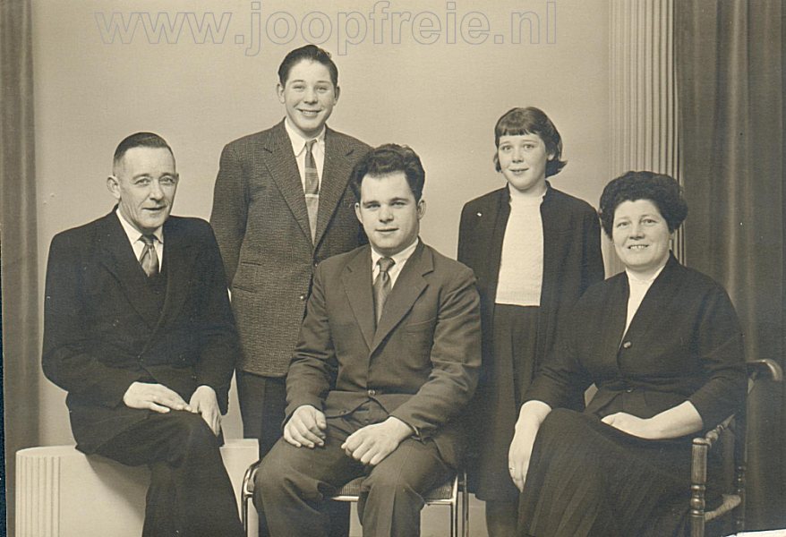 Klik voor foto in apart venster 68_familie_beunk-nijenhuis.jpg