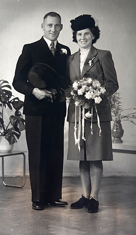 Klik voor foto in apart venster 82_nijenhuis-kaay_1947.jpg