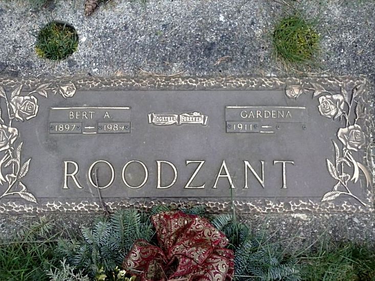 Klik voor foto in apart venster 220_graf_roodzant-ponsteen.jpg