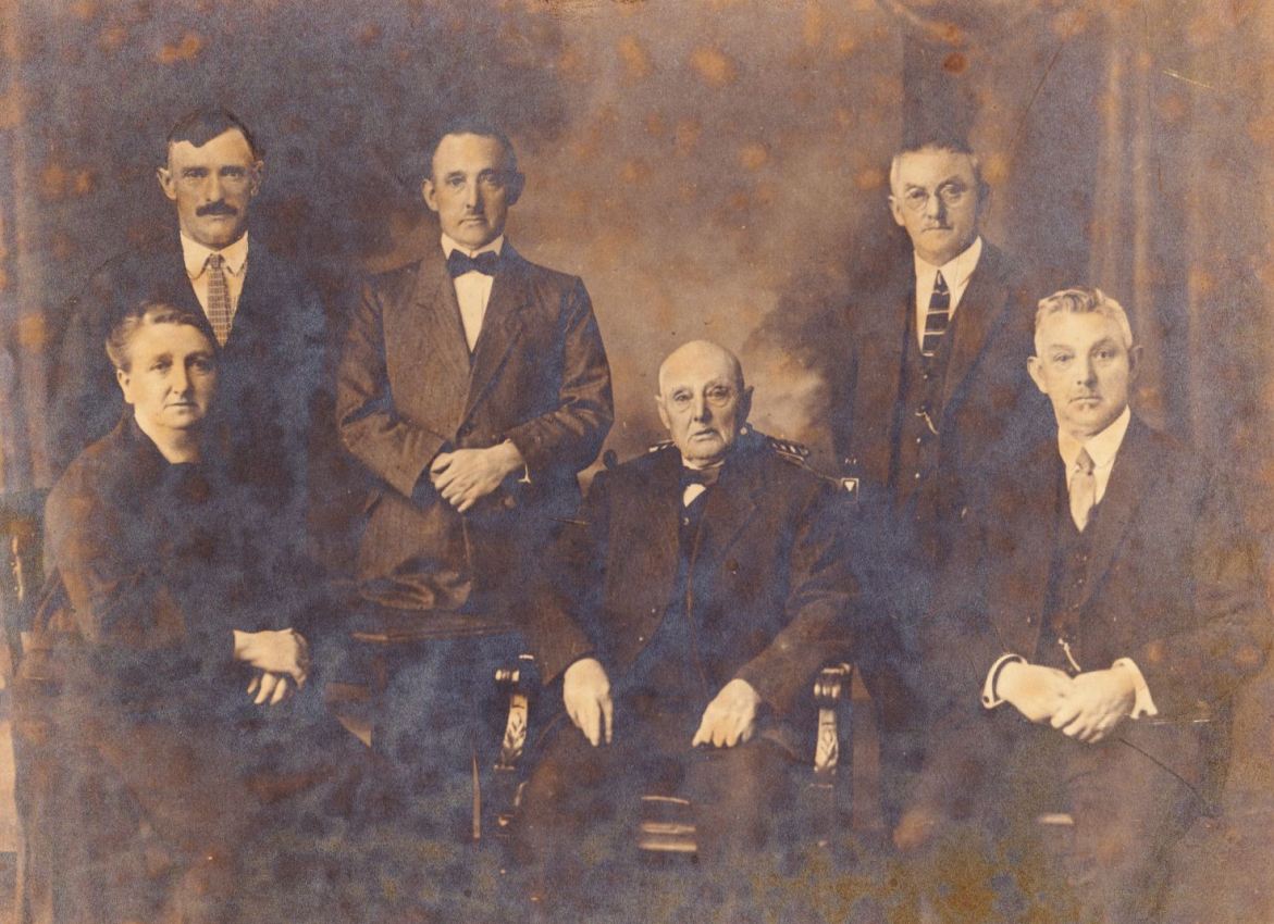 Klik voor foto in apart venster 3_gezin_dries_ponsteen_ca_1908.jpg