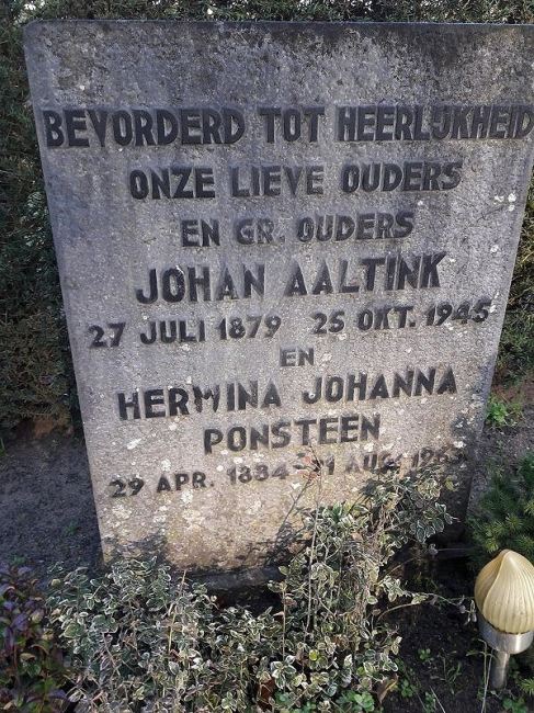 Klik voor foto in apart venster 75_graf_aaltink-ponsteen.jpg