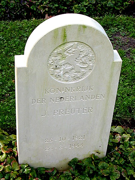 Klik voor foto in apart venster 103_graf_johannes_preuter.jpg