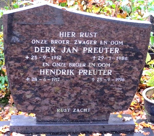 Klik voor foto in apart venster 228_graf_derk_jan_en_hendrik_preuter.jpg
