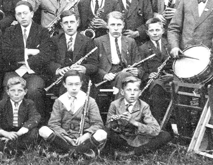 Klik voor foto in apart venster 150_wfgrutgers_hellendoornse_harmonie_1924.jpg